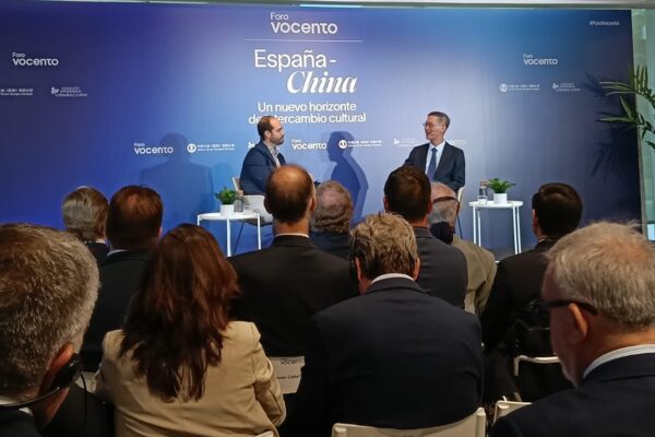 El embajador de España de la República Popular China, Yao Jing, durante su intervención.