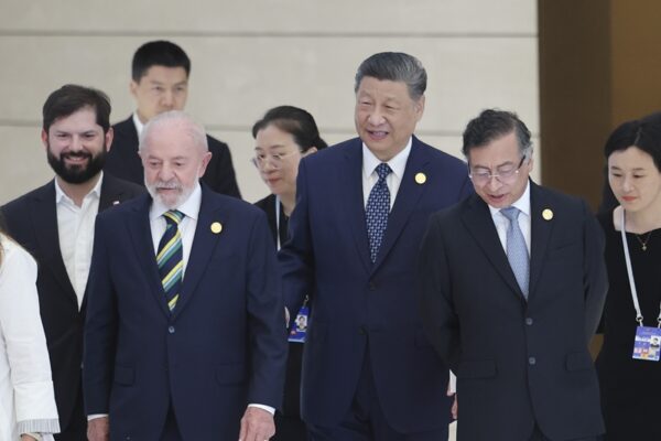Xi Jinping llama a las empresas chinas a invertir en America Latina y resalta la importancia del sur global frente a las “incertidumbres” actuales