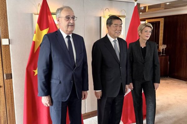 China y Estados Unidos continuarán este domingo las conversaciones en Ginebra para rebajar las tensiones económicas