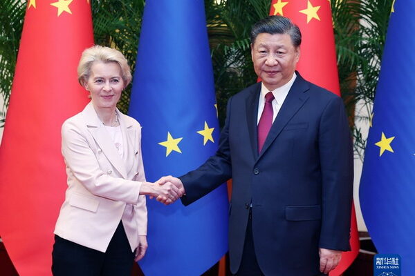China y la Unión Europea, “socios estratégicos integrales”, apuestan por estrechar vínculos en el 50 aniversario del establecimiento de relaciones diplomáticas