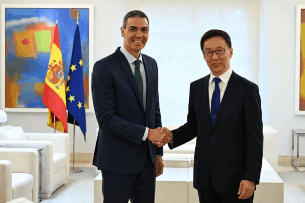 Sánchez recibe al vicepresidente de China en Moncloa y reafirman su apuesta por estrechar relaciones bilaterales
