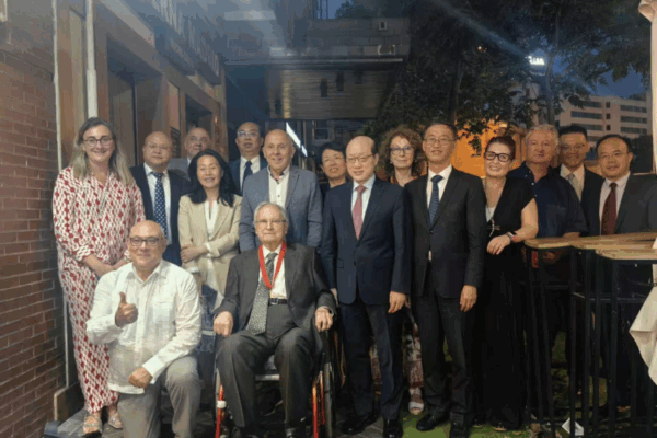 Marcelo Muñoz mantiene un encuentro con el Sr. Liu Jieyi, miembro del Comité Permanente del Comité Nacional del Consejo Consultivo del Pueblo Chino