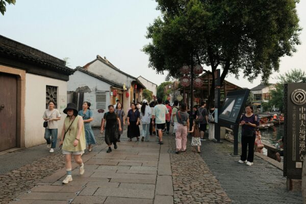 China amplía la política de reembolso de impuestos a los visitantes extranjeros para incentivar las visitas y el consumo