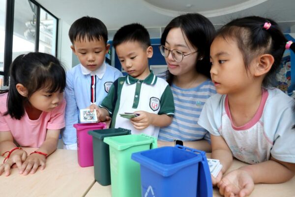 La educación preescolar gratuita en China beneficiará a 12 millones de niños durante el semestre de otoño