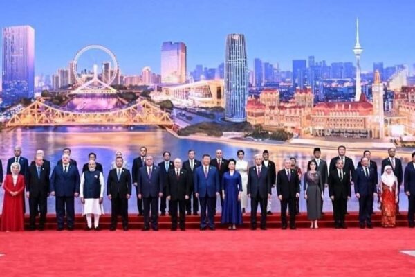 China e India acercan relaciones en una cumbre de la OCS que apuesta por un orden internacional «equitativo y ordenado» alejado de la confrontación