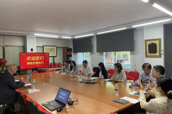 Medios chinos y la Fundación Cátedra China refuerzan la cooperación para combatir la desinformación