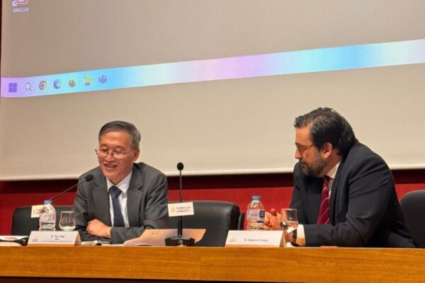 El embajador chino en España presenta en la Universidad de Comillas un coloquio en torno al 20º aniversario de la Asociación Estratégica Integral entre España y China