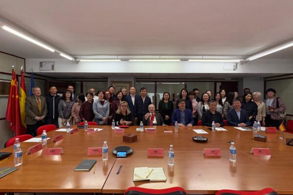 La Fundación Cátedra China recibe a la delegación de las principales editoriales de China con motivo de la Feria Internacional del Libro LIBER 2025