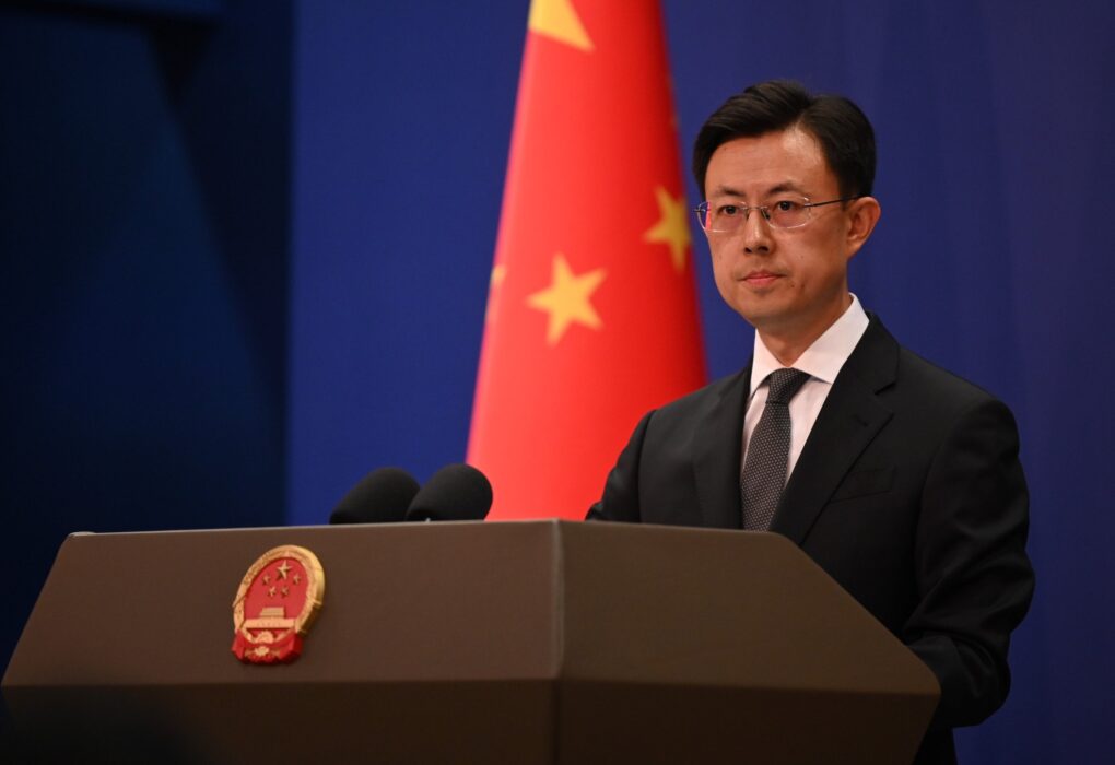 Guo Jiakun, portavoz del Ministerio de Exteriores de China, explica la posición china sobre seguridad y gobernanza de la inteligencia artificial.