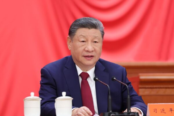 Xi llama a alcanzar nuevos logros en nueva Gran Marcha-2