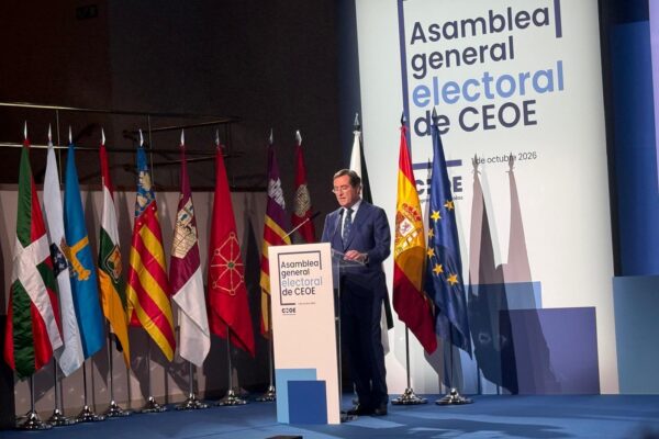 Ramón M.ª Calduch participa, como presidente de ACCEDER (Grupo Cátedra China) y miembro de la Junta Directiva de CEOE, en la Asamblea General Electoral que reelige a Antonio Garamendi hasta 2030