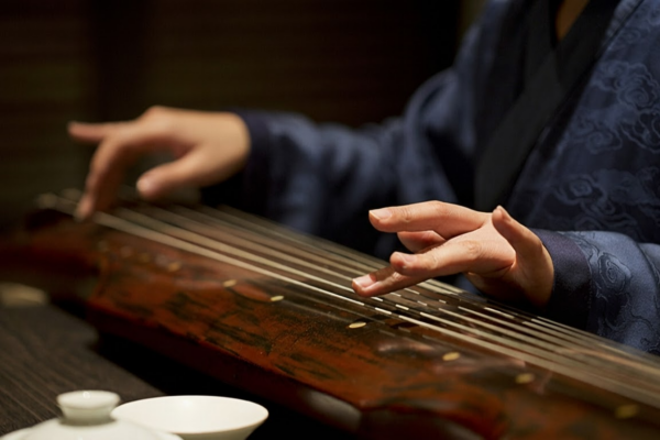 Taller guquin, instrumento chino